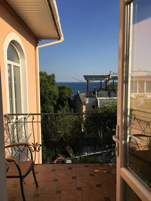 Уютная комната в частном доме у моря, на третьем этаже