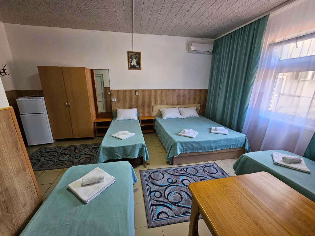 Квартира Квартира Семейный 5ти-местный номер стандарт 2й этаж. — Лазаревское