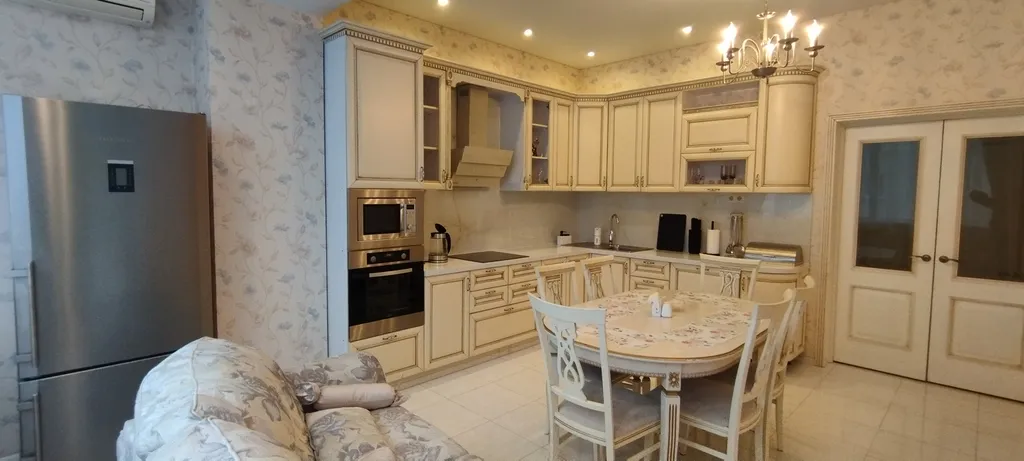 Премиальная трёхкомнатная квартира у площади Куйбышева — аренда посуточно в Самара