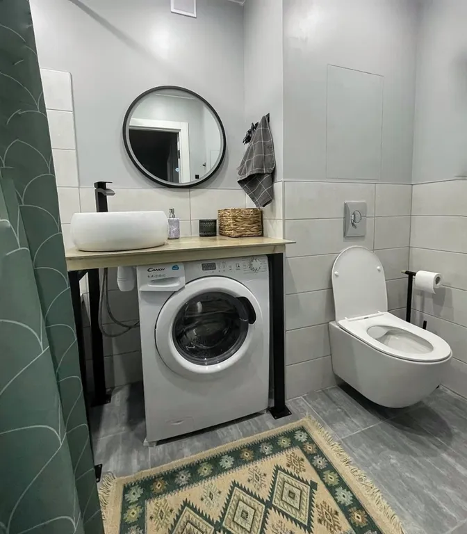 Стильная квартира с синей кухней