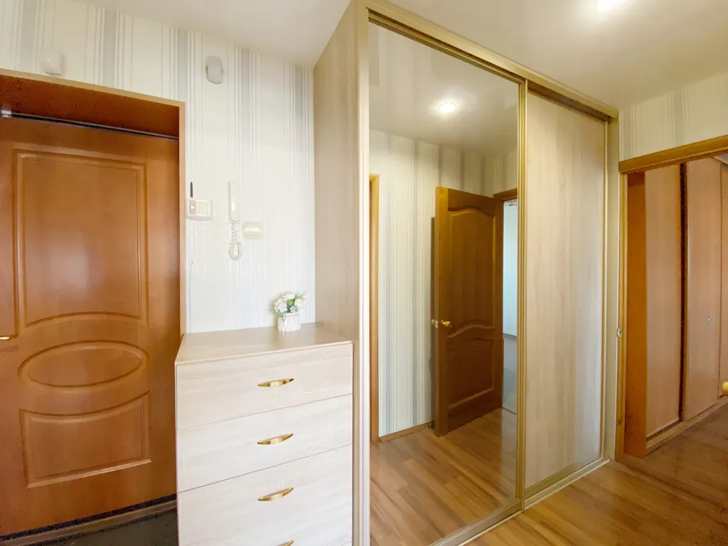 Уютная двухкомнатная на Заре с двумя кроватями