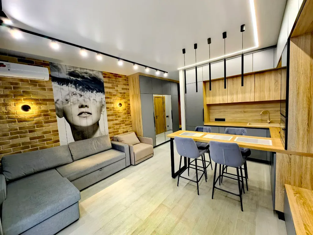 Дизайнерская студия с видом на море