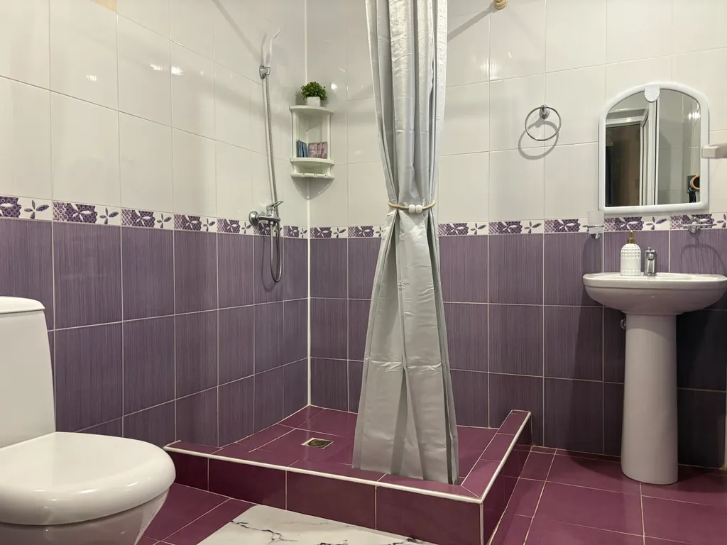 Трёхместный номер с собственной ванной комнатой