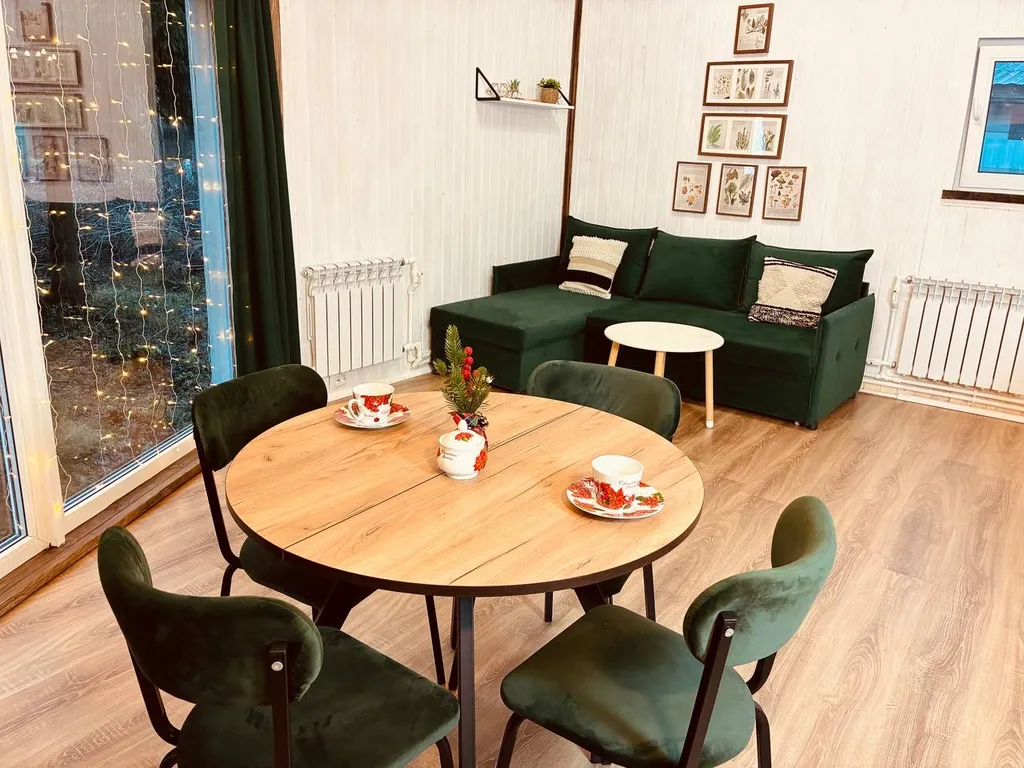 Панорамный дом в лесу