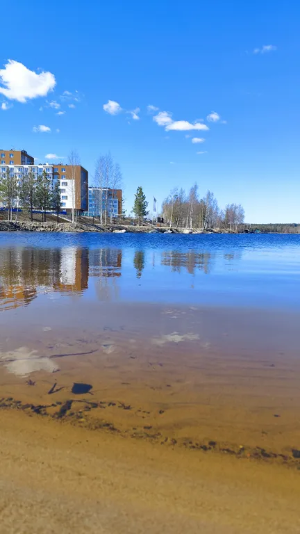 Уютная двухкомнатная квартира в новом жк на берегу озера