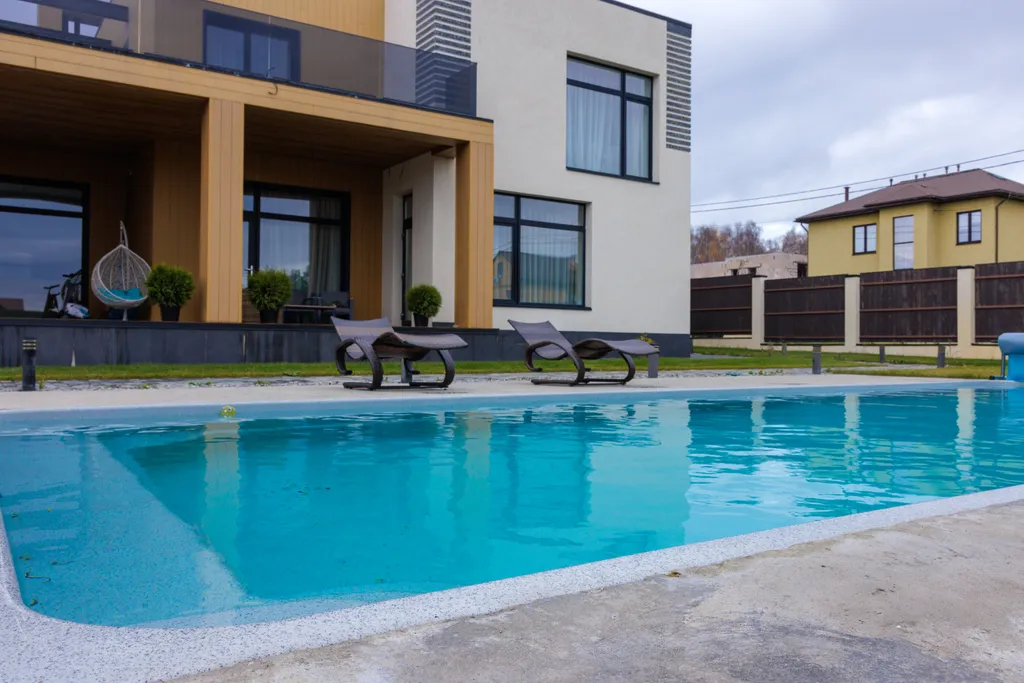 Шикарный коттедж в Подмосковье с круглогодичным бассейном на улице