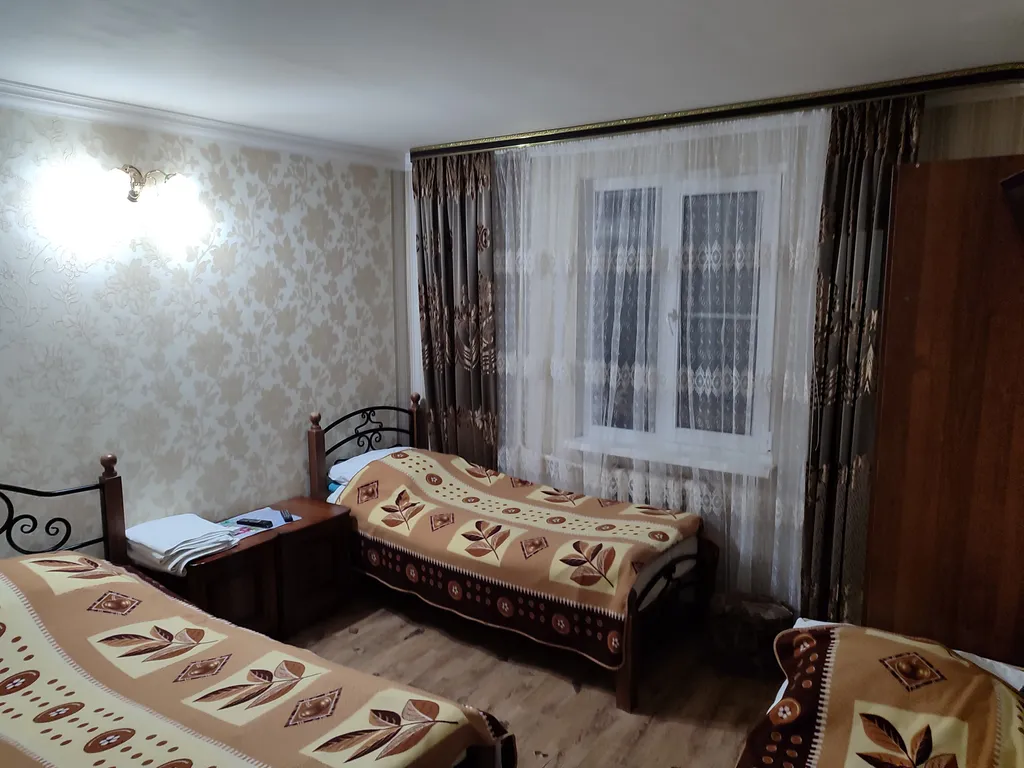 Квартира Уютная комната от 2х до 4х человек (№4) — Адлер