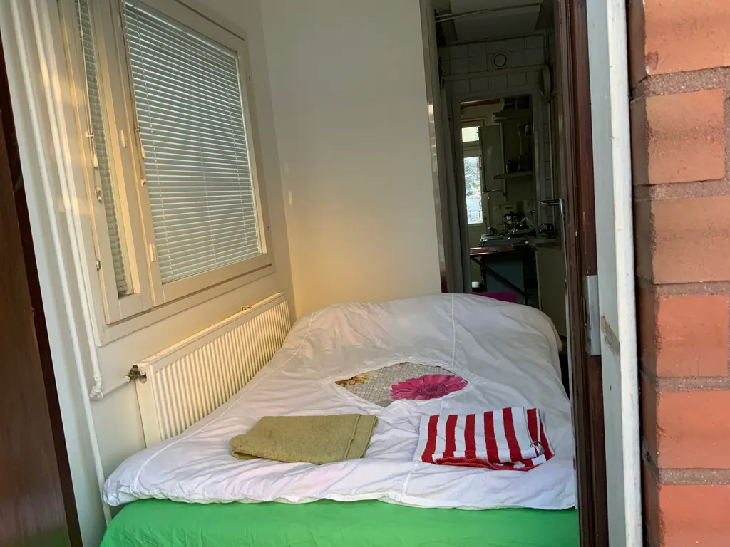 Уютный дом с камином рядом с центром