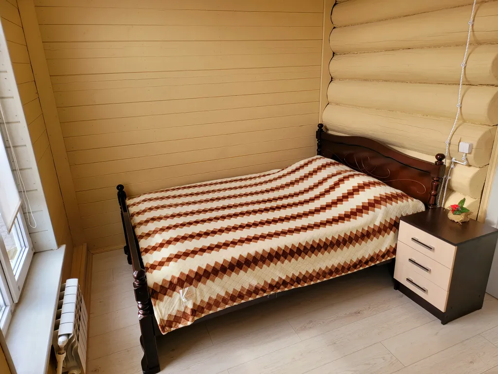 Дом с баней для большой семьи или дружной компании рядом с озером.