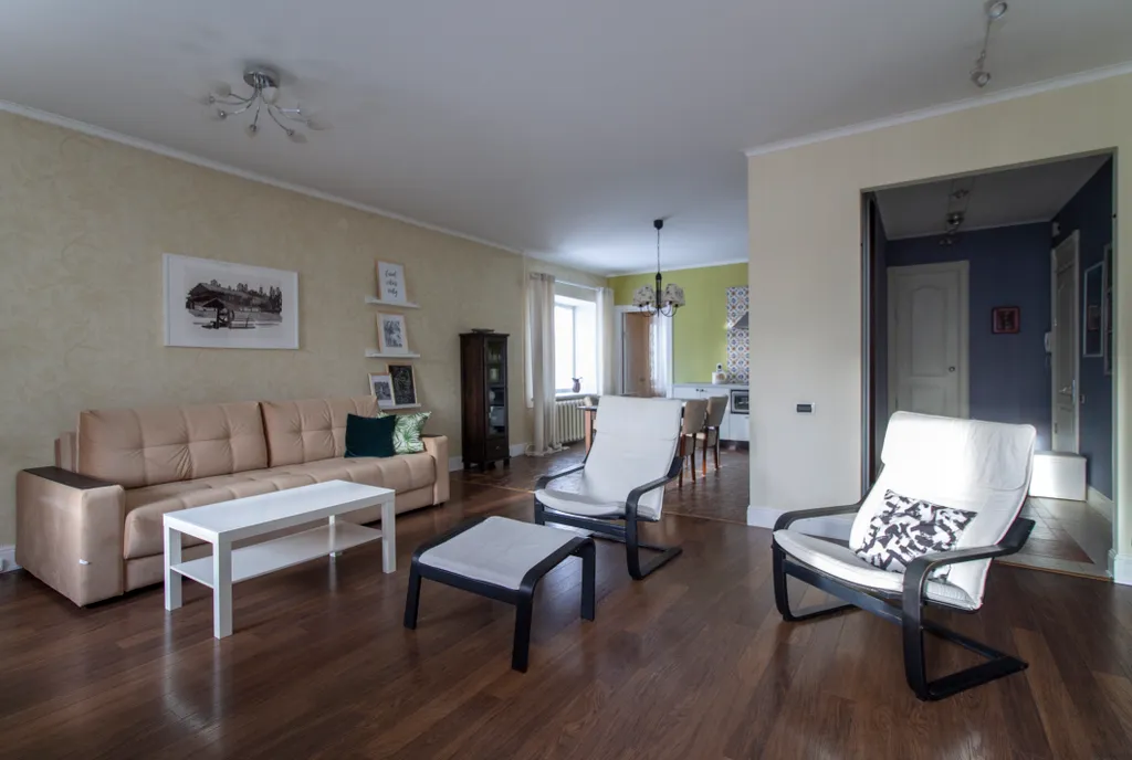 Уютная и просторная квартира с отдельной спальней и гостиной-кухней