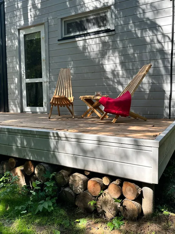 Домик в лесу в глэмпинге Сметана