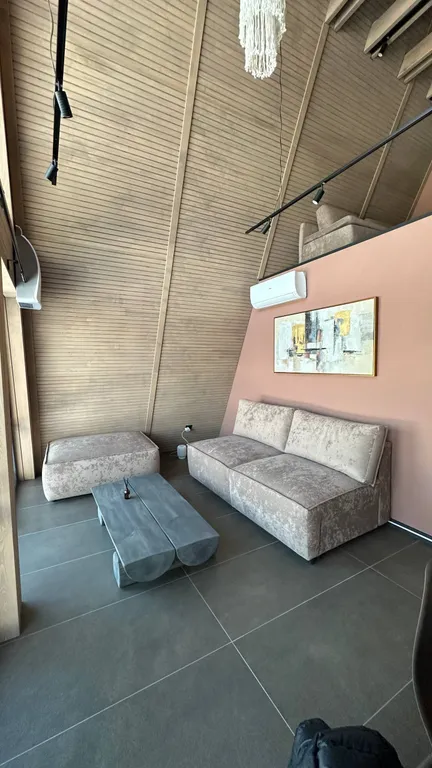 Уютный дом у подножья горы Белая