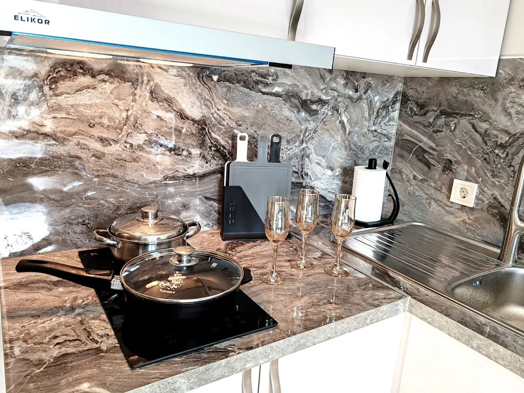 1-комнатная в жк "босфор" бизнес - класса, южный район, море рядом