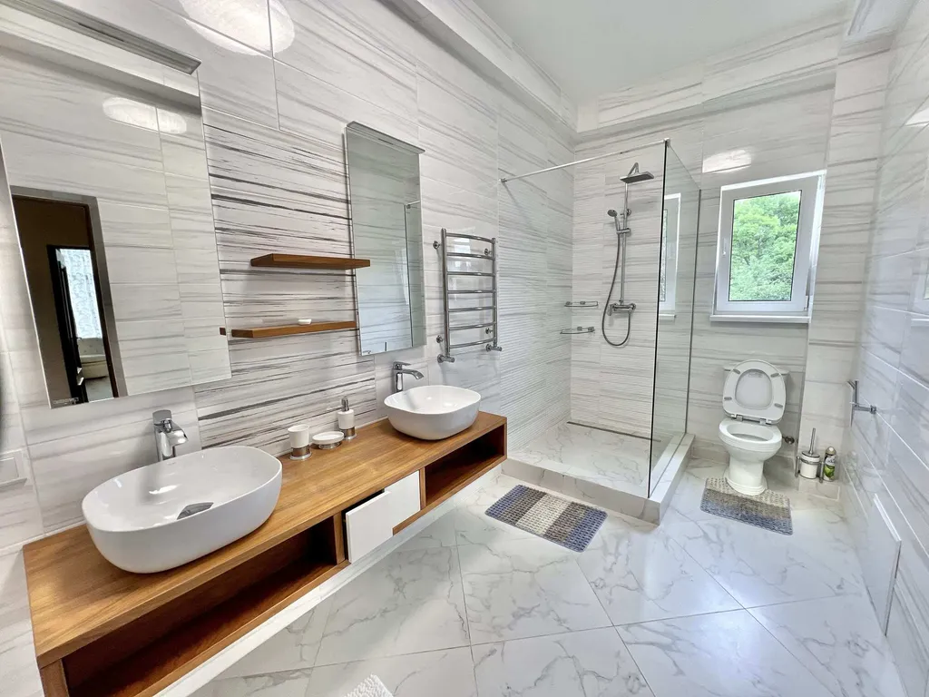 Дом в Гаспре с бассейном и беседкой