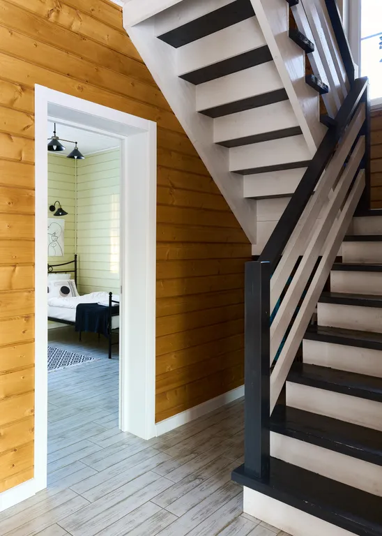 Дом в лесу у озера