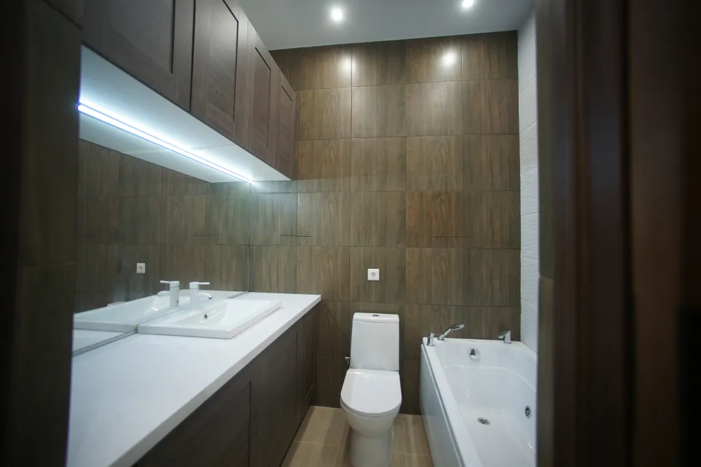 Апартаменты 1 - тёмно-синий металлик в фасадах кухни, белые интерьеры