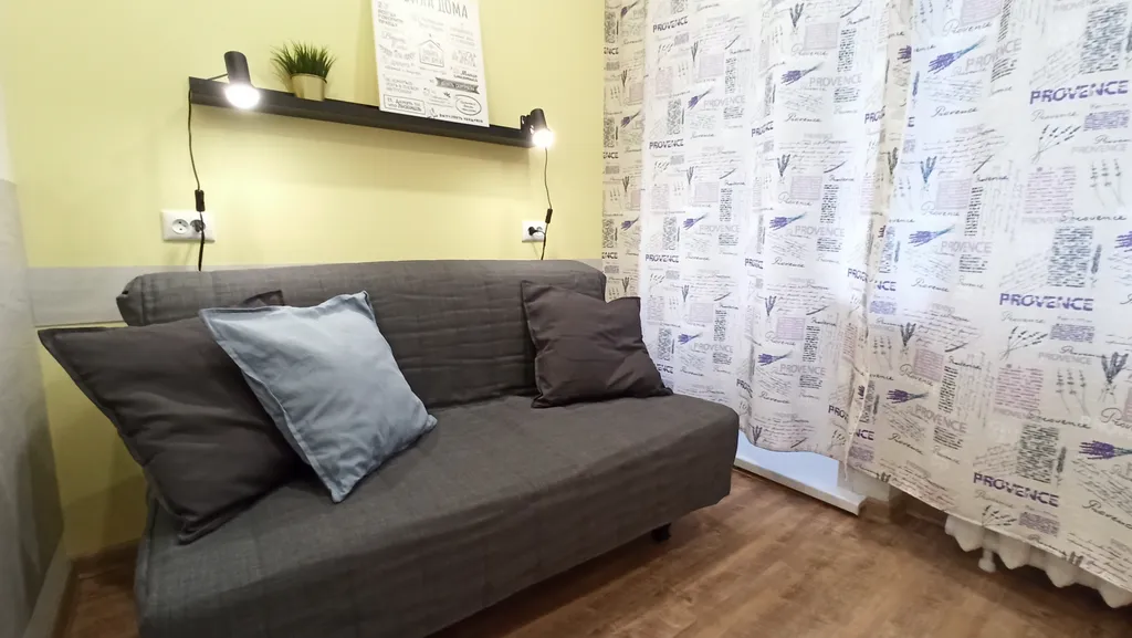 Квартира-студия в локации возле метро для семьи из 5-ти человек