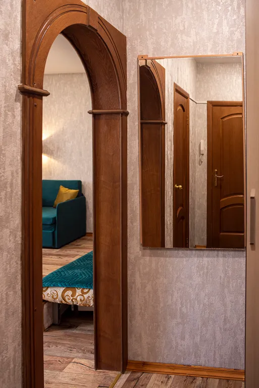 Центрее не бывает! Сразу за памятником ленина в стиле есенинская русь