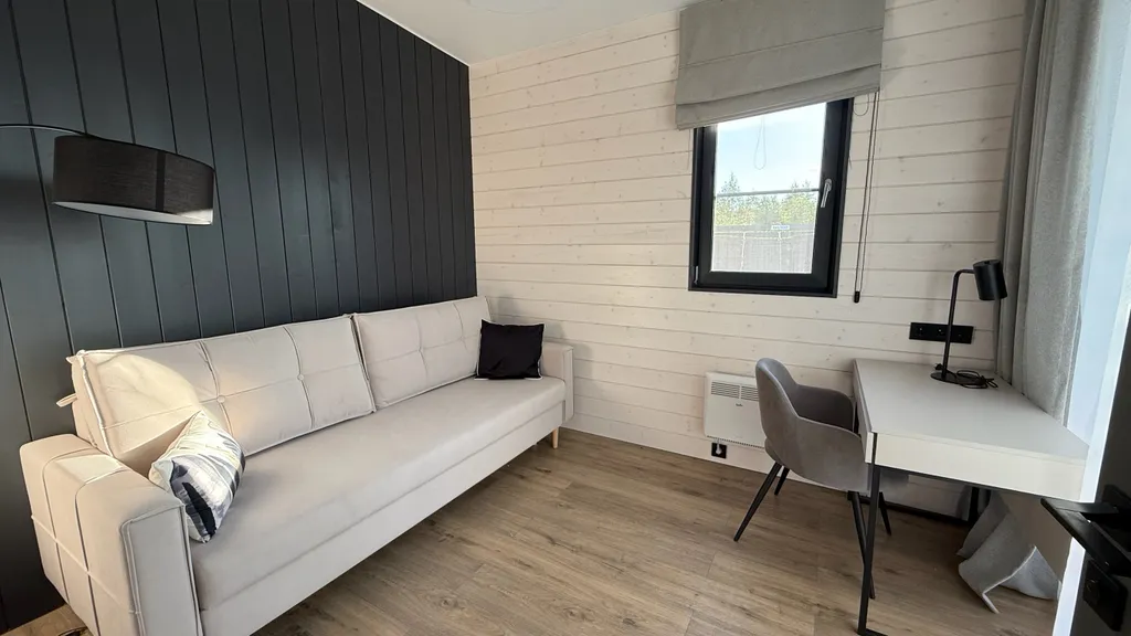 Просторный дом с сауной и камином в окружении леса и реки