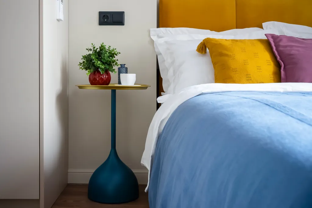 Лиловая студия у моря