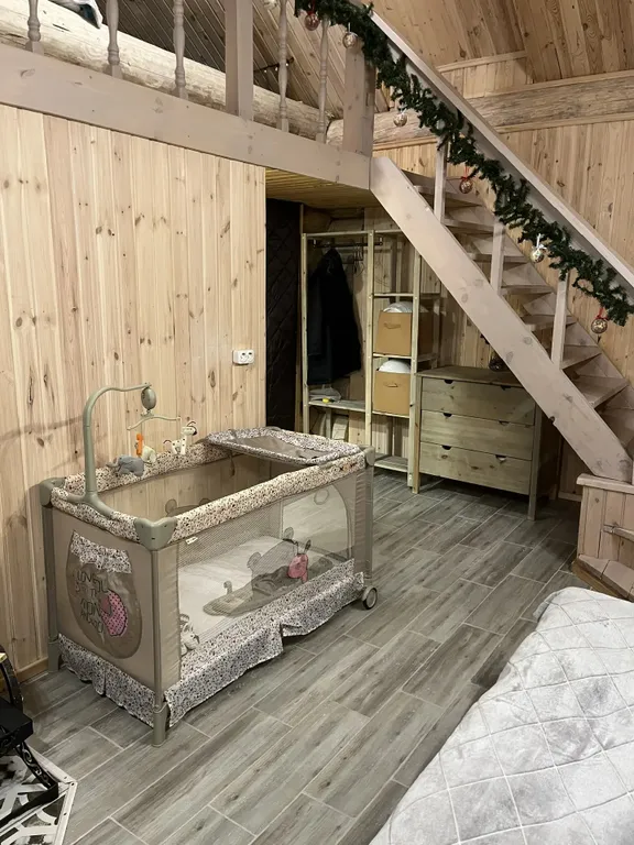 Уютный бревенчатый дом и баня, на одном участке