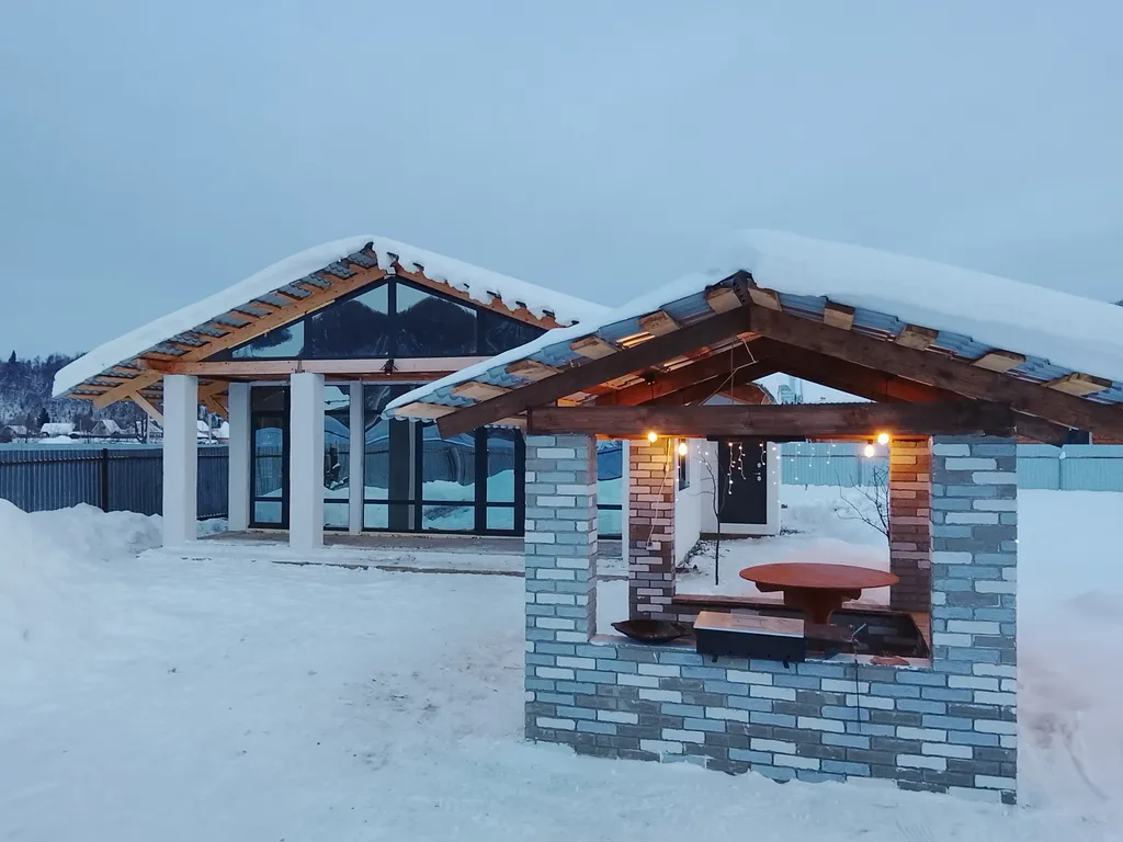 Уютный дом среди гор