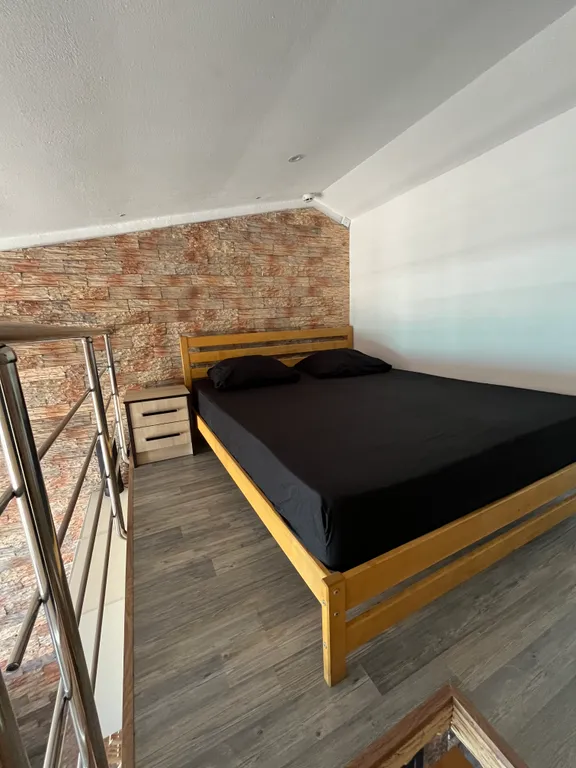 Двухуровневая студия с видом на море