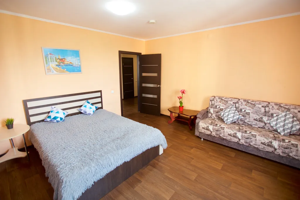 Квартира Квартира Отличная квартирка с диваном на кухне в лучшем районе города — Красноярск