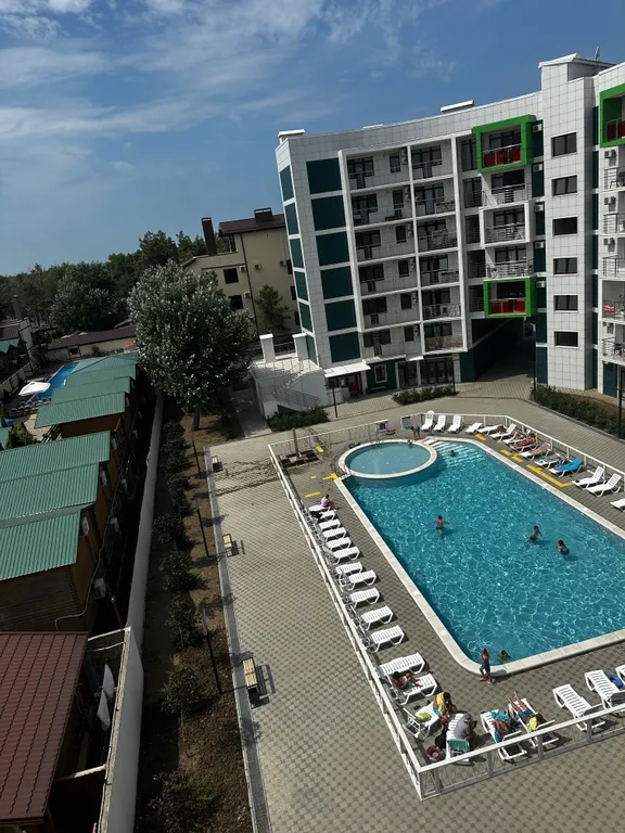 Свободные апартаменты у моря с бассейном