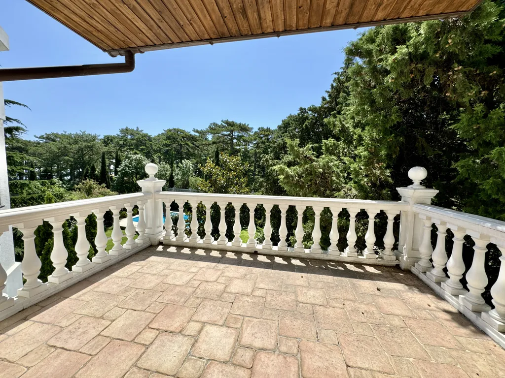 Шикарный дом в заповедной зоне в Ялте