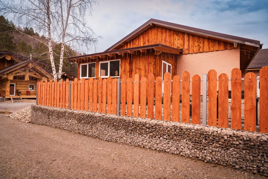 Гостевой дом и кедровая баня на Алтайской