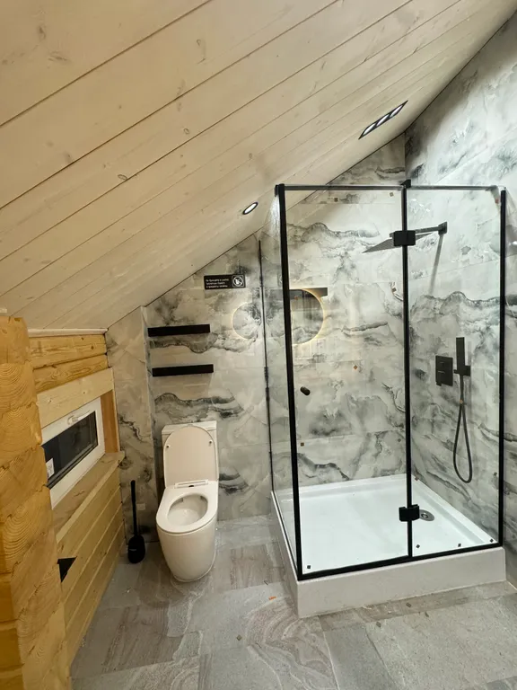 Коттедж в окружении леса десять минут на машине до южного склона