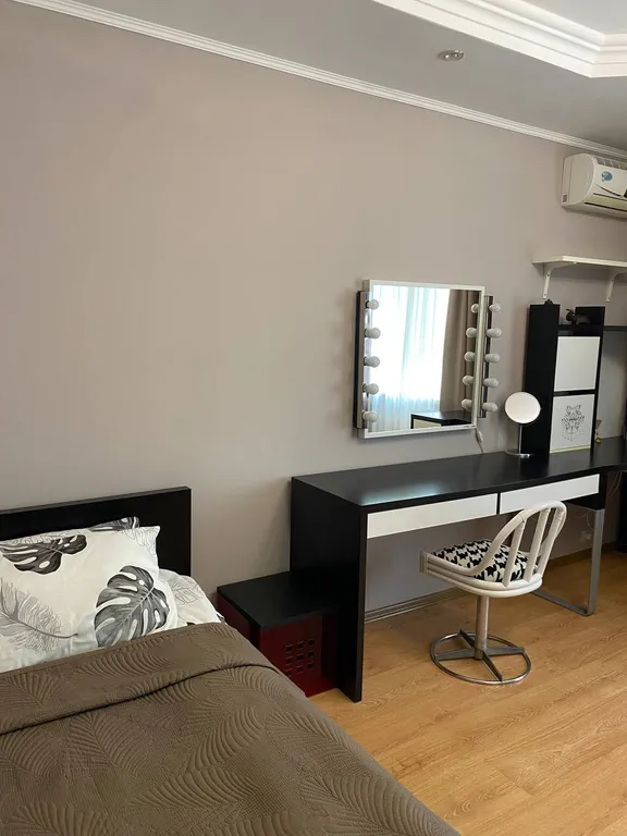 Двухкомнатная квартира с большой лоджией в центре курорта Небуг