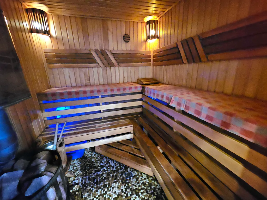 Коттедж Дом с баней и горячим чаном рядом и Игорой 2 — Снегиревка