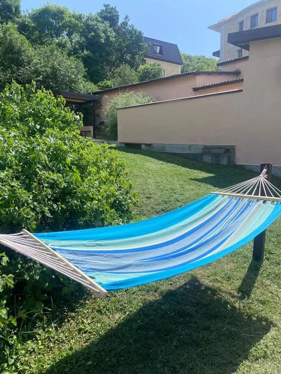 Двухкомнатный дом в Мысхако у моря, дворик, мангал, гамак, парковка