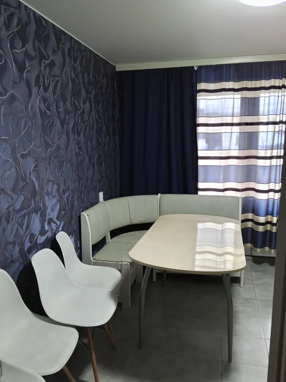 Двухкомнатная квартира в новостройке, рядом центр города