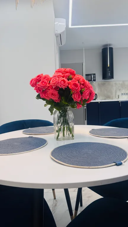 Двухкомнатная квартира с столовой на набережной с видом на Дон