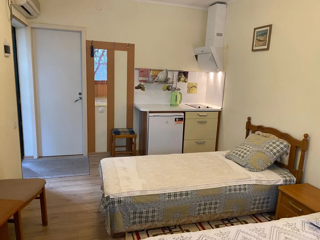 Уютный домик с двориком в центре города у моря