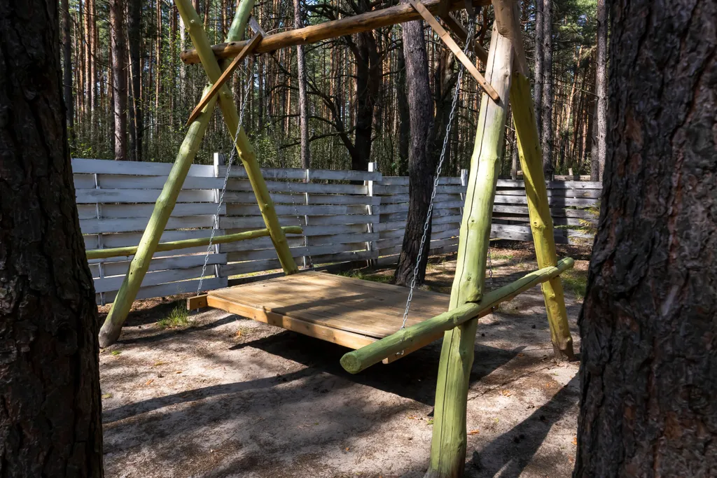 Дом в лесу на берегу реки Пра