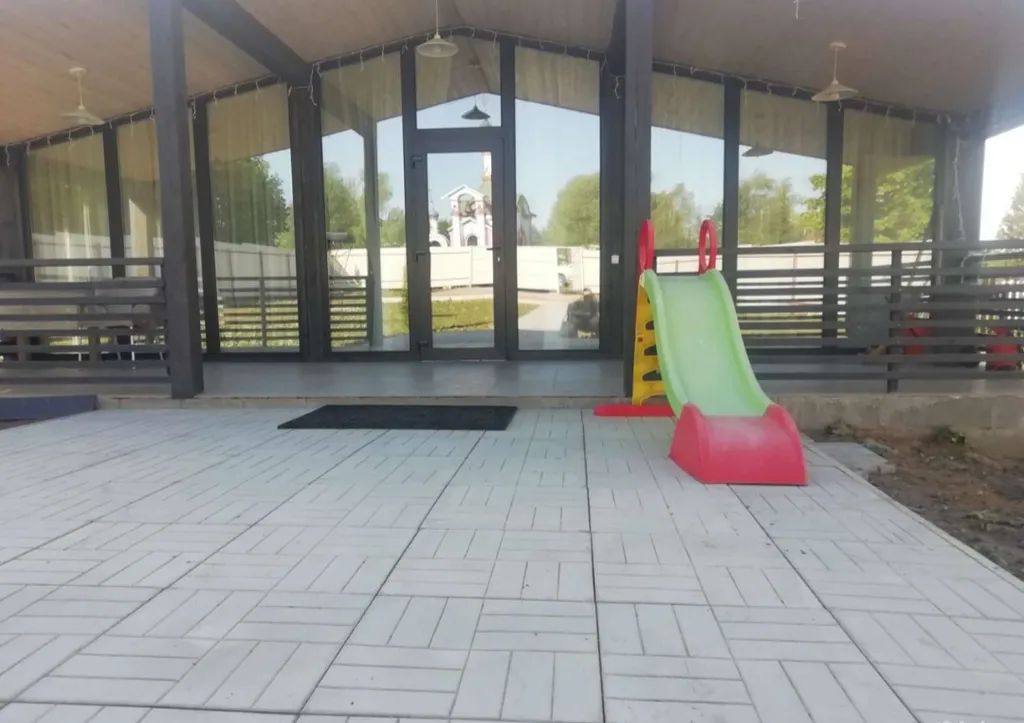 Домик у озера