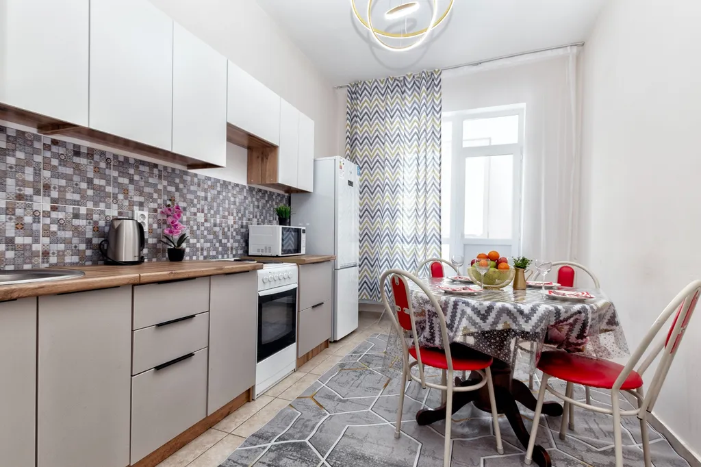 Уютная трехкомнатная квартира с тремя двухспальными кроватями на Экспо