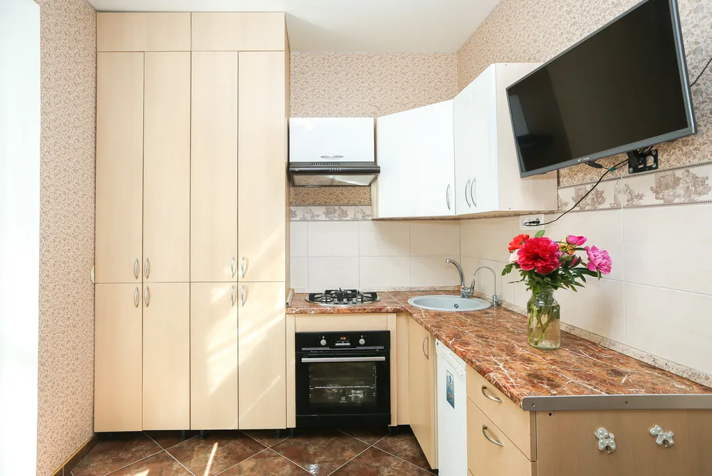 Светлая двухкомнатная квартира в тихом зелёном районе