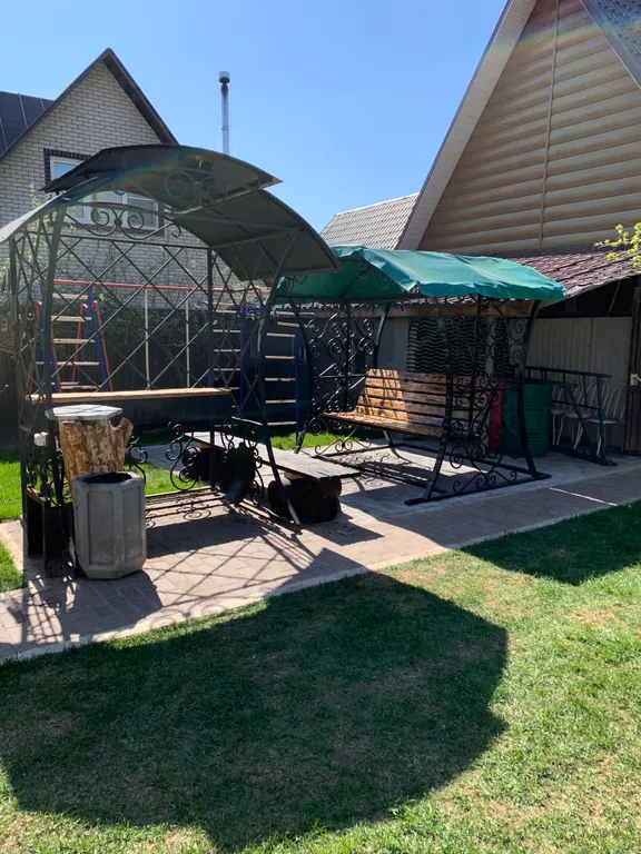 Дом в окружении леса