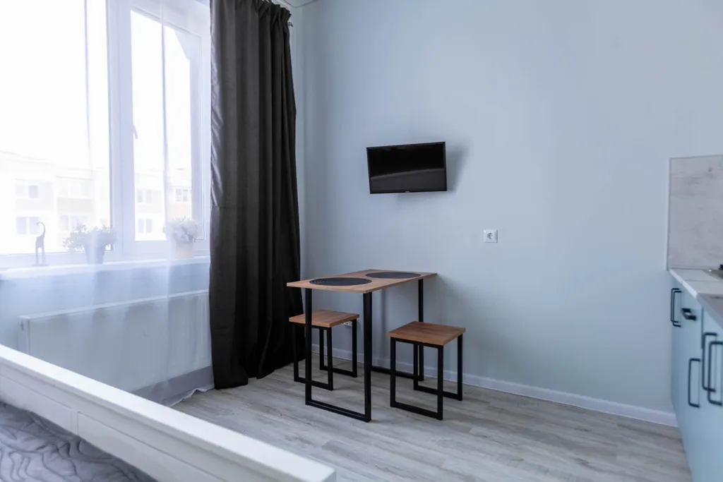 Студия в окружении парков