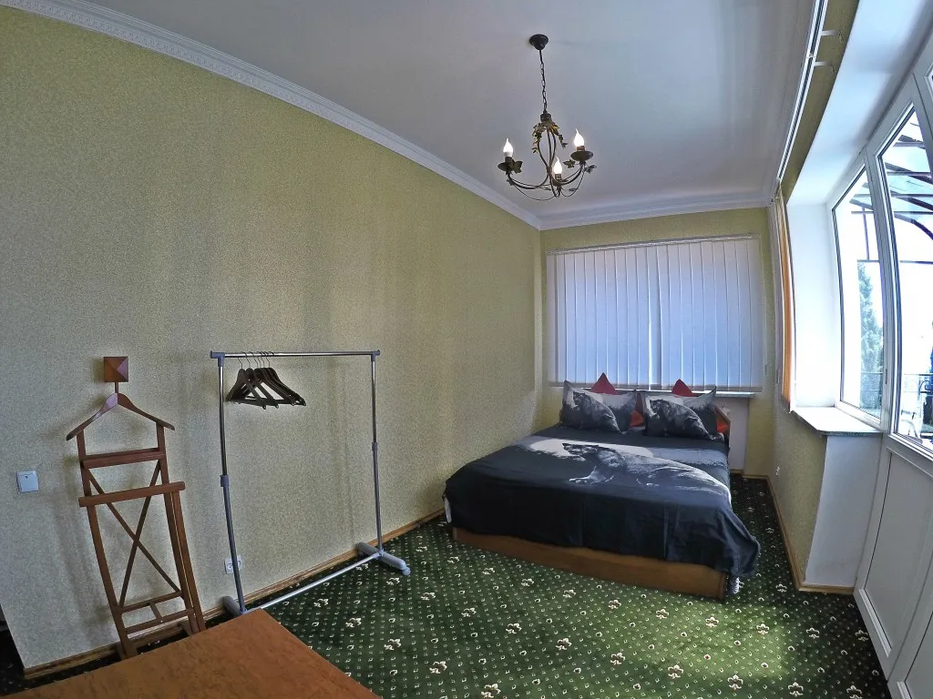 Дом в Ялте с бассейном и сауной