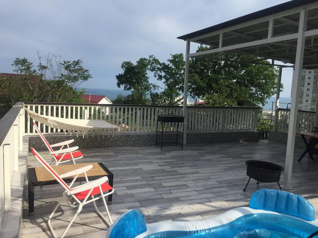 Студия комфорт на земле с двором, парковкой