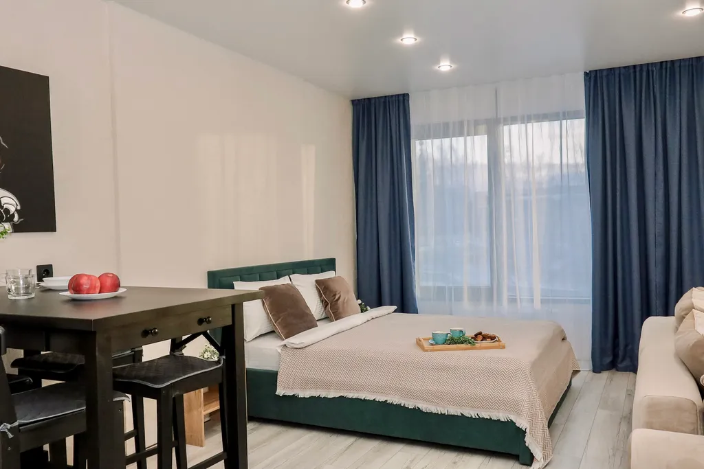 Студия c дизaйнерским интерьеpом