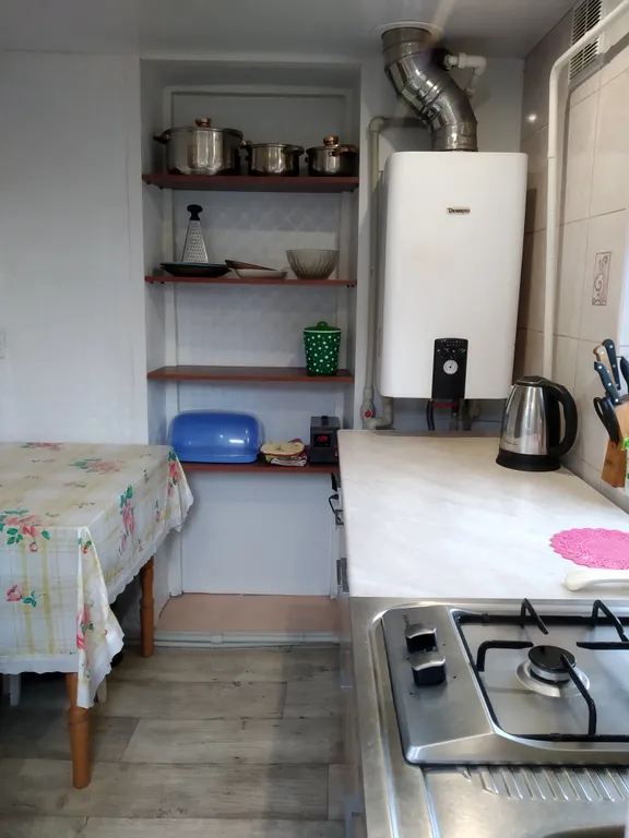 Часть дома с двумя комнатами