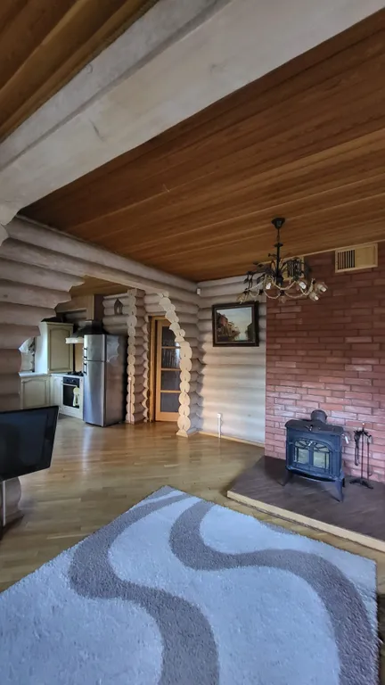 Уютный дом на побережье, на опушке соснового бора