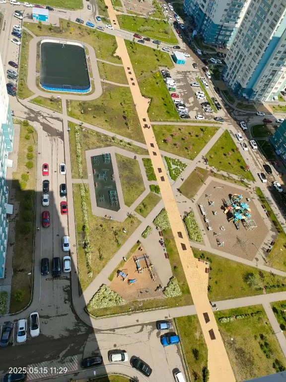 Уютная двухкомнатная квартира с видом на город и реку с 25 этажа